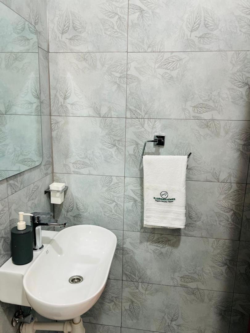 Alsander Homes Raspberry カンパラ エクステリア 写真